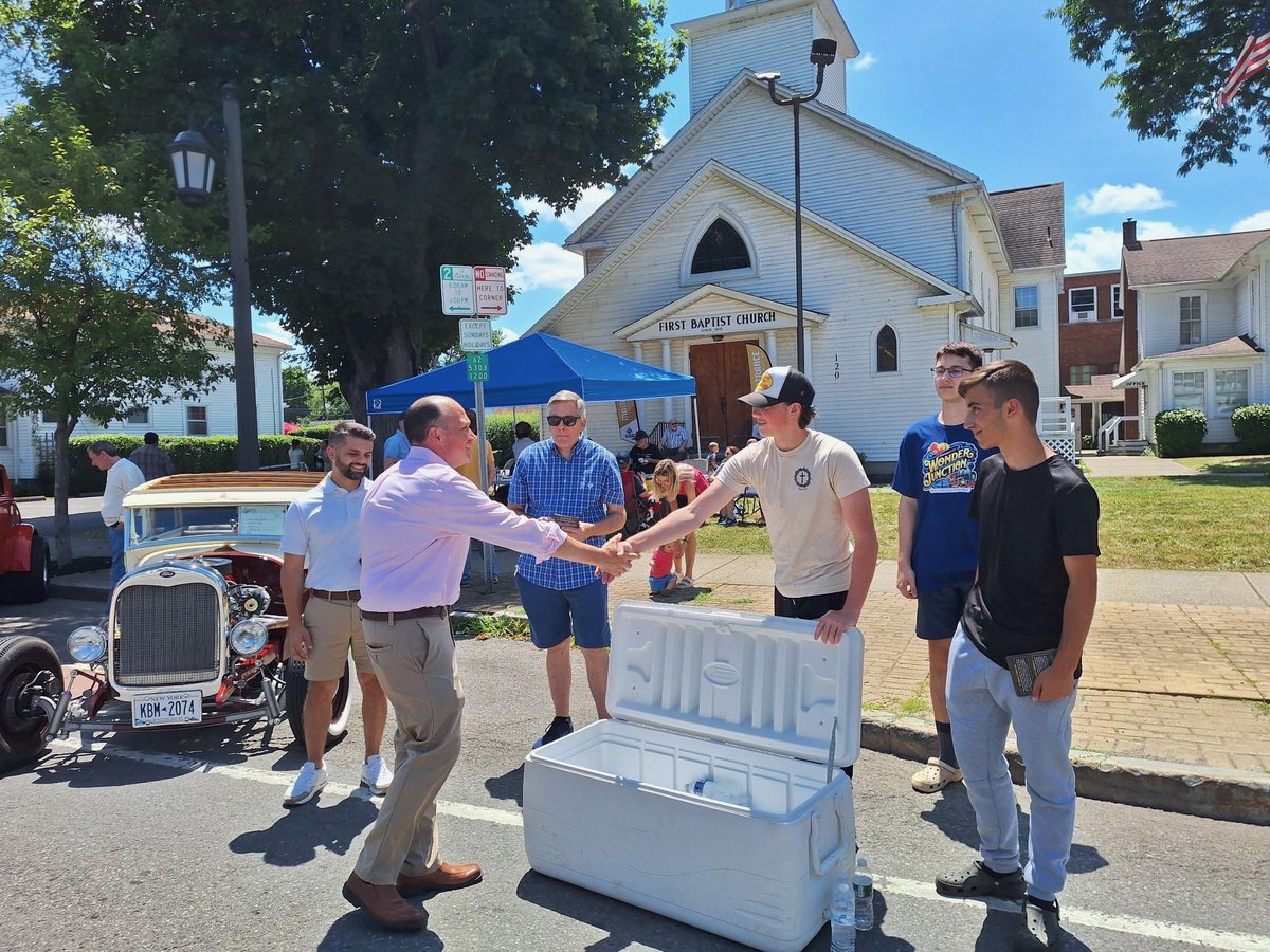 RepLangworthy's tweet image. Had a blast this afternoon at BurgerFest in Hamburg - celebrating the birthplace of the hamburger at the 1885 Erie County Fair! Great food, live music, & hometown pride made it a perfect day to celebrate tradition with family and friends.
Thanks to everyone who stopped to chat &…