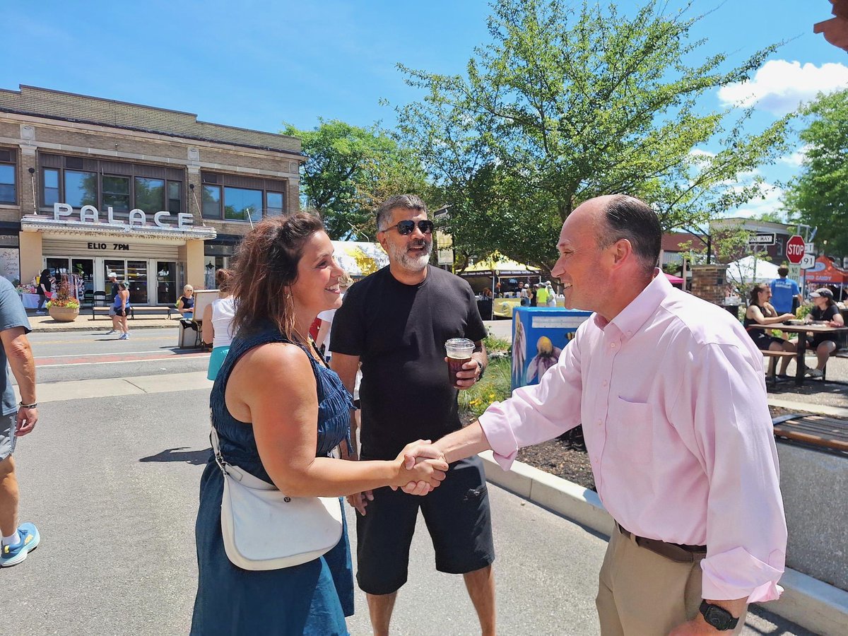 RepLangworthy's tweet image. Had a blast this afternoon at BurgerFest in Hamburg - celebrating the birthplace of the hamburger at the 1885 Erie County Fair! Great food, live music, & hometown pride made it a perfect day to celebrate tradition with family and friends.
Thanks to everyone who stopped to chat &…