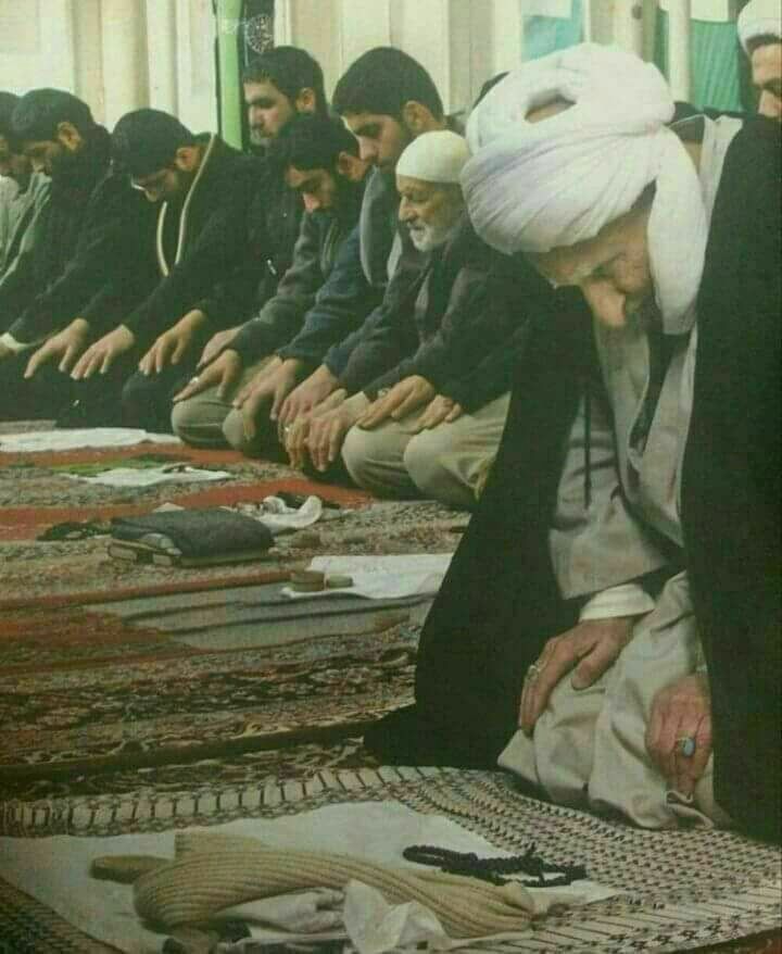 Msagheb_ir's tweet image. آیت‌الله بهجت (رحمت‌الله‌علیه) حتی در حال مریضی اصرار داشت که مجلس اباعبدالله (علیه‌السلام) باید برقرار شود و اصرار داشت که خودش باید حضور داشته باشد. خیلی برایش مهم بود که از اول مجلس حضور داشته باشد.

حجت‌الاسلام علی بهجت

#محرم #روضه #روضه_خانگی