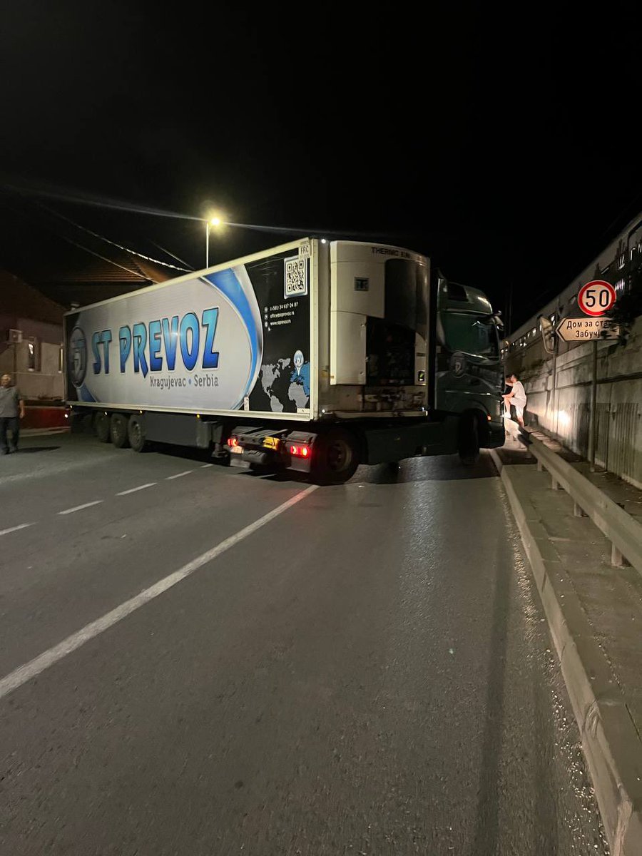 ПОТПУНА БАРИКАДА УЖИЦА!