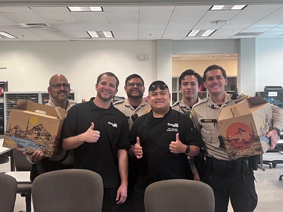 LVMPDSCAC's tweet image. 🐾Thank you to Lazy Dog Restaurant for bringing us lunch. We appreciate your thoughtfulness!