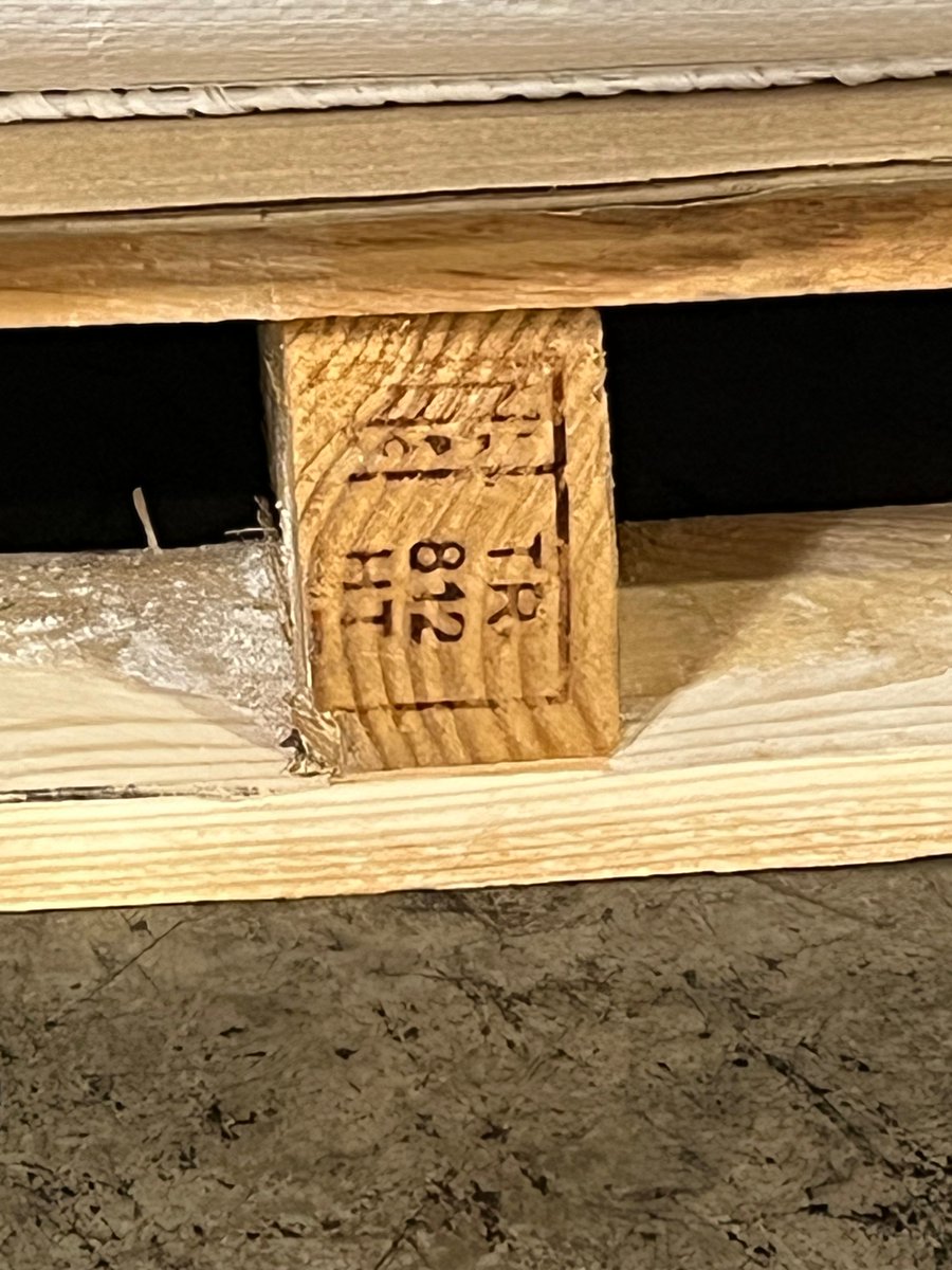 OFOEAC's tweet image. We're on the frontlines protecting America's precious natural resources. Kudos to @DFOSeattle ag specialists for finding Buprestidae larvae in wood packaging materials of a shipment from India. It will be re-exported & a penalty issued. #OFOProud🇺🇸
➡️ go.dhs.gov/JKU