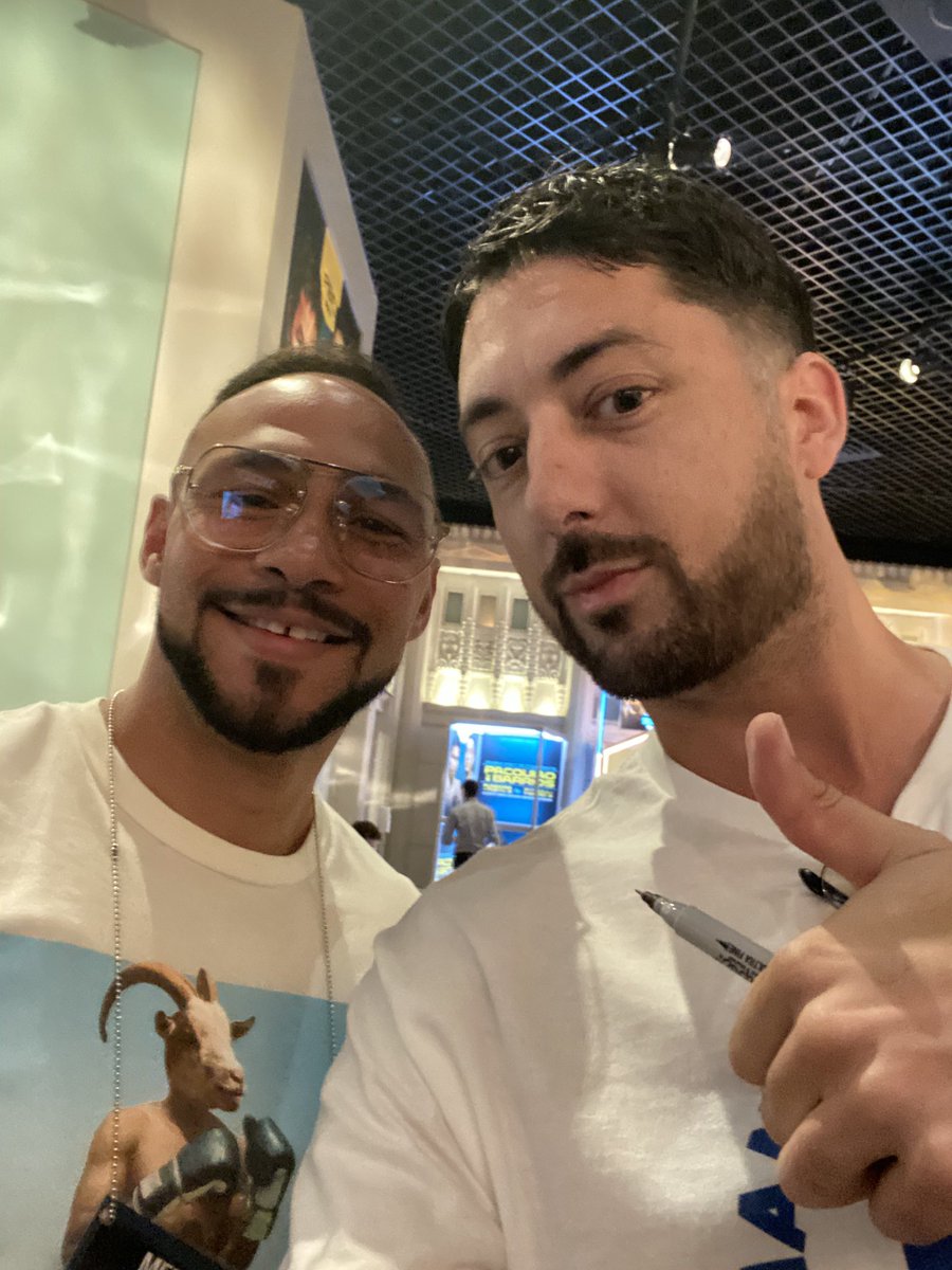 marvgoathero's tweet image. I got to meet one of my favourite fighters today 🙏🏼🥊⭐️

#onetime