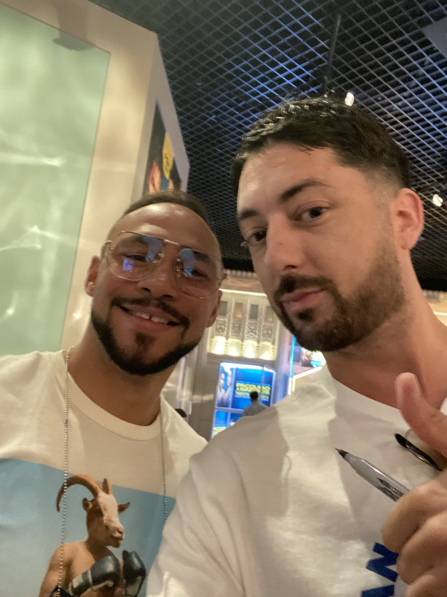 marvgoathero's tweet image. I got to meet one of my favourite fighters today 🙏🏼🥊⭐️

#onetime