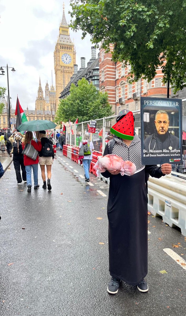 hjfpAizaria's tweet photo. Today we joined the national march with our banner despite the rain 🇵🇸
And it’s still huge.
Nothing will stop us.
Free Palestine.
#NationalMarch #CeasefireNow #FreePalestine #StopArmingIsrael #LondonProtest #BDS https://t.co/SuqoxgG7S1