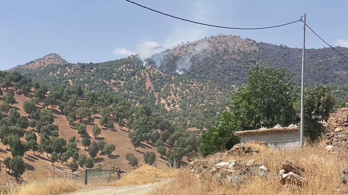 RojhelatInfo_En's tweet image. According to local media in Başur, a drone strike targeting a vehicle near the village of ‘Shewagozan’ in the Germak area of Penjwen district took place early this morning, resulting in the death of one member of PJAK and the serious injury of another.
rojhelat.info/en/11944