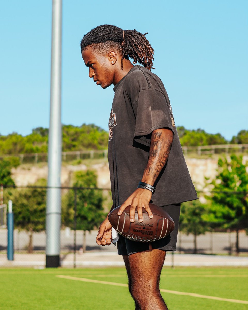 YVQBacademy's tweet image. It’s been an incredible journey watching Brennan High School QB @cayden_glass5 grow into the leader and playmaker he is today. Proud to have been part of the process all these years. Senior season loading. 🐻 

#YVQB #YVQBacademy