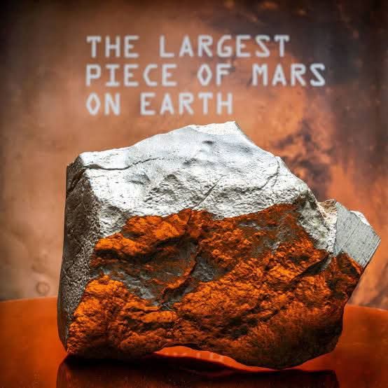 nestorsiurana's tweet image. ☄️🇳🇪 METEORITO NÍGER | La ROCA MARCIANA MÁS GRANDE conocida en la Tierra, encontrada en Níger, se vende por 5,3 MILLONES de DÓLARES en una subasta en Nueva York.
Un meteorito marciano descubierto en Níger🇳🇪, con un peso de 25 kg, se ha vendido en Nueva York por 5,3 millones de…