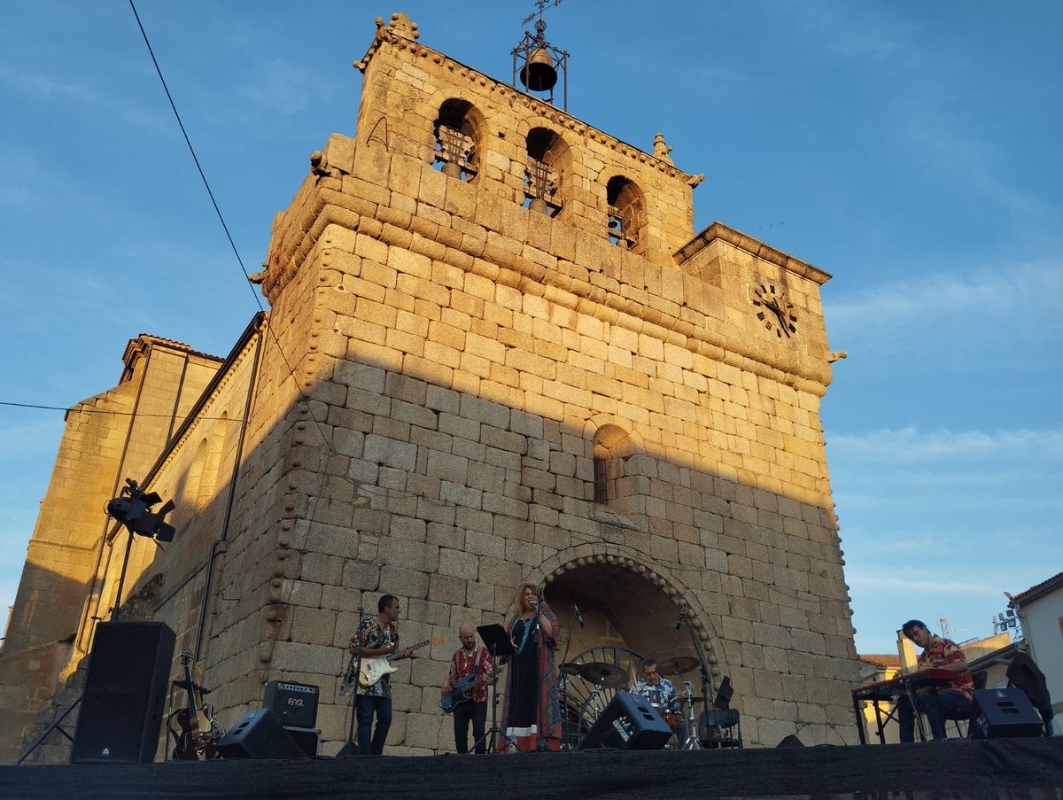 Escenario Patrimonio CyL (@escenariocyl) on Twitter photo 🎼 Mama Nat y 32-20 BLUES envolvieron el monumental exterior de la Iglesia de San Pedro Ad Vincula, en Villavieja de Yeltes (Salamanca), del más puro sonido americano con el estreno de ‘Evil Woman Blues’, en <a href="/EscenarioCyl/">Escenario Patrimonio CyL</a>
ℹ️escenariopatrimoniocyl.es 🎼 Mama Nat y 32-20 BLUES envolvieron el monumental exterior de la Iglesia de San Pedro Ad Vincula, en Villavieja de Yeltes (Salamanca), del más puro sonido americano con el estreno de ‘Evil Woman Blues’, en <a href="/EscenarioCyl/">Escenario Patrimonio CyL</a>
ℹ️escenariopatrimoniocyl.es