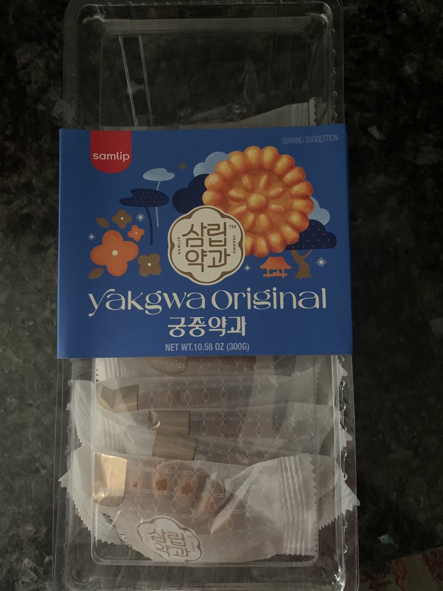tried the Korean snack yakgwa for the first time today and it tasted so good 😋
