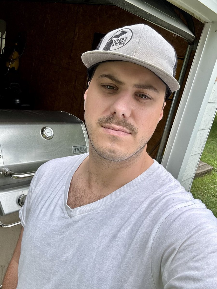 How hot would it be if you submitted to me while I was working outside and grilling? 🥵😏