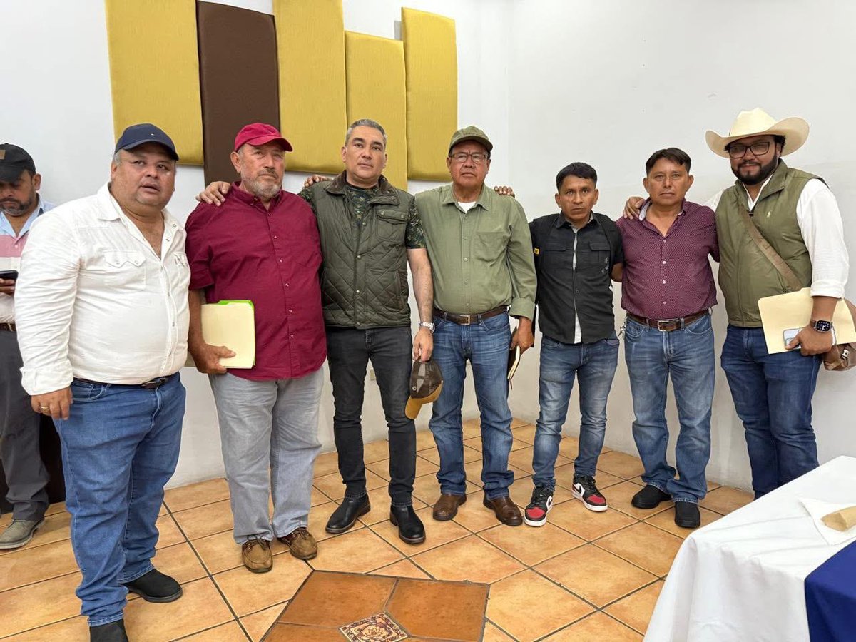 La bancada CABAL visitó la Asociación para el Desarrollo Integral de la Agricultura de San José La Máquina (ADIASAJOMA) con el propósito de escuchar de primera mano las necesidades de los agricultores y trabajar juntos en la búsqueda de soluciones.