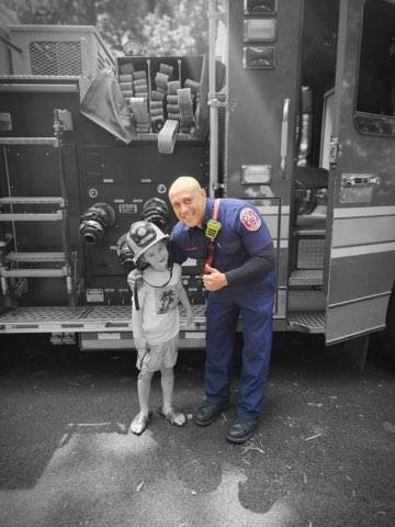 DavidPazos15's tweet image. Swim with a buddy! @mcfrs Fire Station 7(Chevy Chase) spent time at Chevy Chase Rec Association/8920 Spring Valley Rd, teaching kids the importance of learning to swim and always swimming with a buddy. As a reward, they spent time in the fire truck. @mcfrsPIO