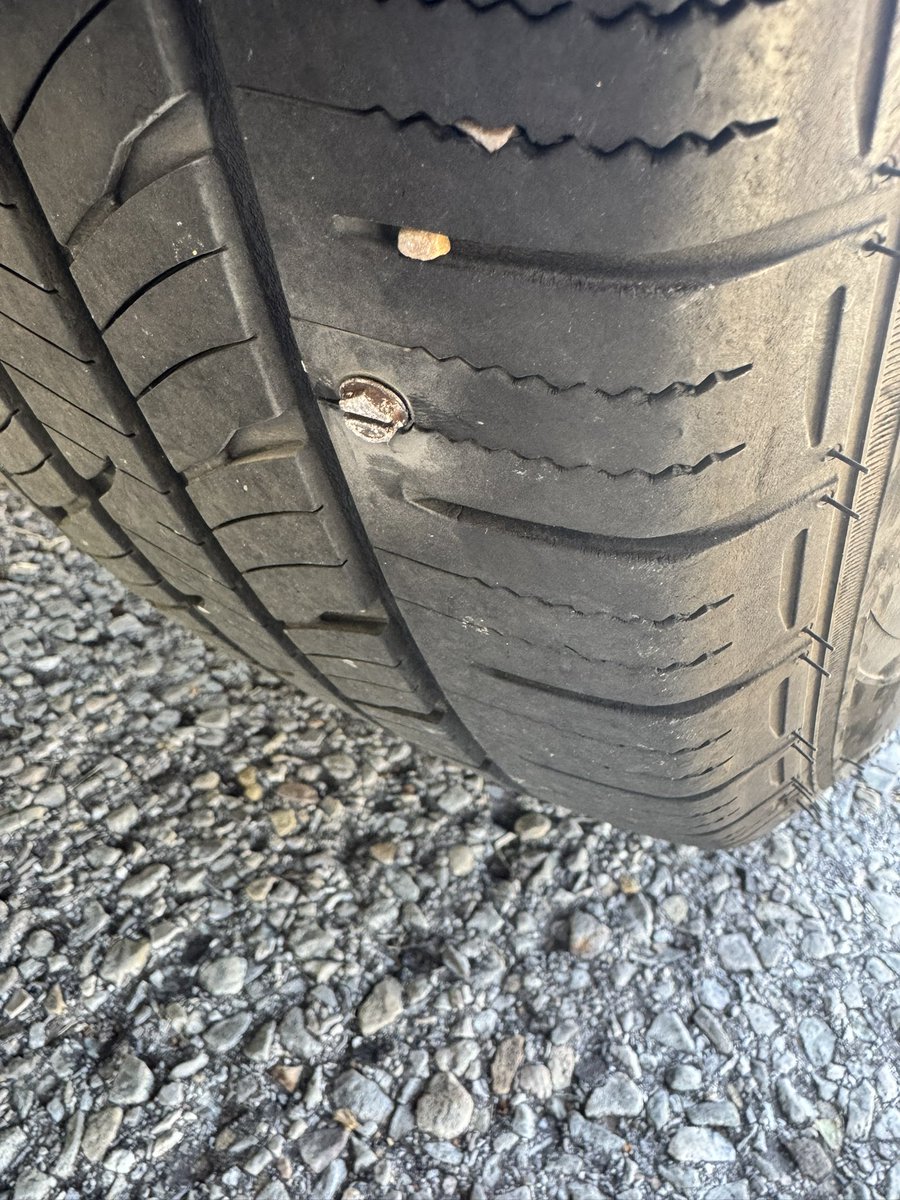 dafiercediety's tweet image. Started the weekend with a flat tire, then my jack broke so I couldn’t fix it.
Fortunately the neighborhood farmer’s market still had good stuff. Then me & Mrs Deity got some fire chicken and Mac & cheese balls from a food truck on the walk home, Saturday officially salvaged
