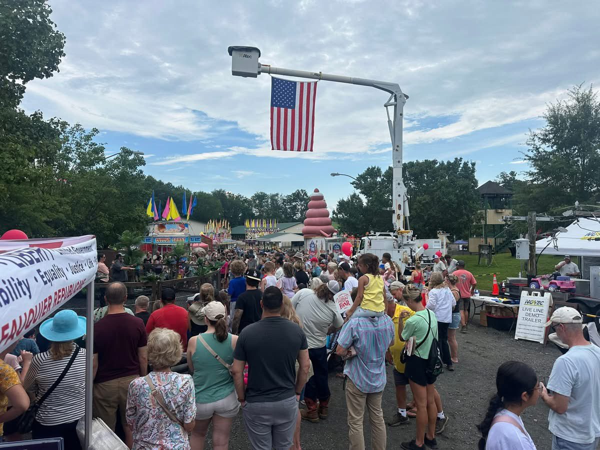 JohnReid4VA's tweet image. Amazing Saturday at the Fauquier County Fair! The GOP is really knocking it out of the park with their engagement. Everything from issue and candidate handouts to free balloons for the kids- I got to talk to so many new voters!
Thanks to the ever diligent, outgoing, and popular…