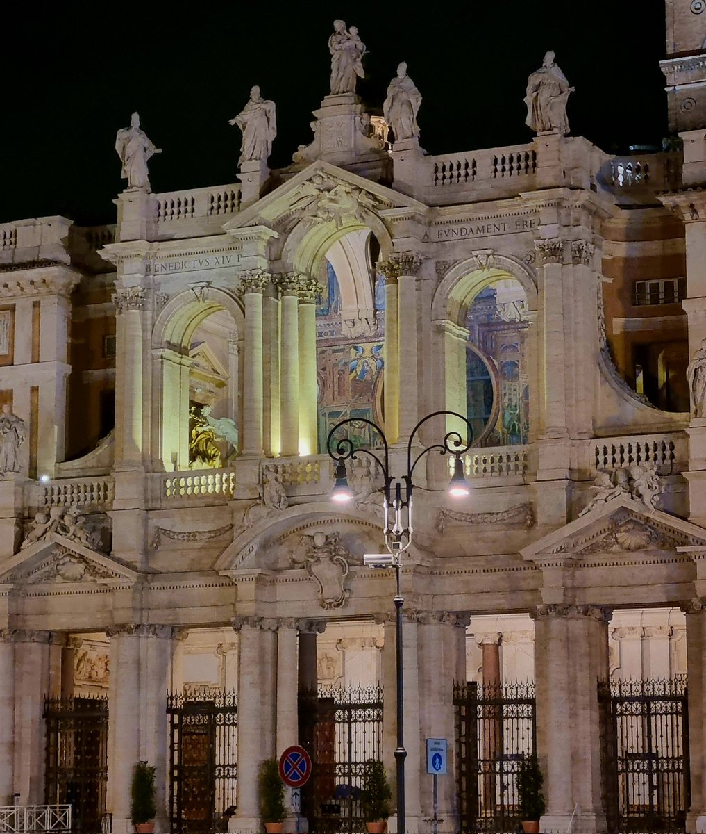 Facciata di S. Maria Maggiore di notte. 
Roma - Rome 🇮🇹