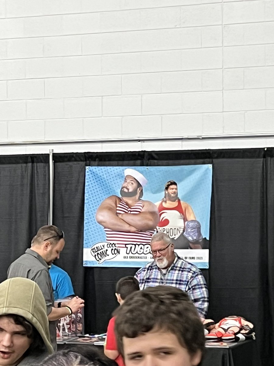 ArmyDave3382's tweet photo. @ReallyCoolCon @MasterGio #Tugboat #Typhoon #ShockMaster #FredOttman #UncleFred #WWEHOF #WWE #naturaldisasters @kinky_horror @badtechno #ReallyCoolComicCon #Flint Michigan #Dortfinancialcenter https://t.co/Z6xZdyvLch
