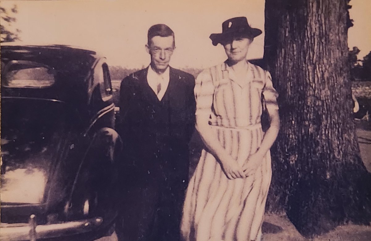 Mod2Severe's tweet image. My wife's grandparents on her father's side, in Pine Level, NC.
Retouched by AI in under two minutes.