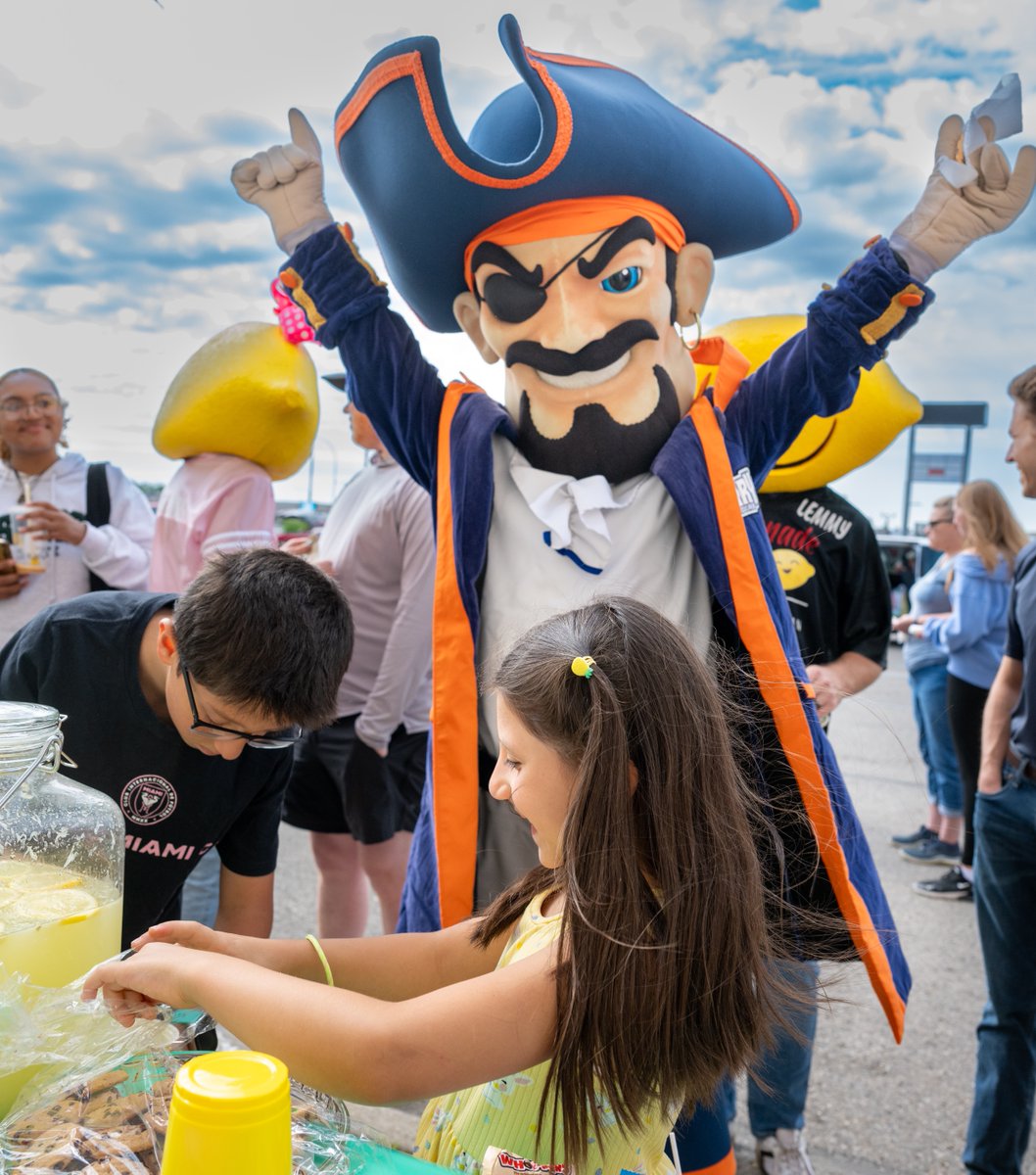 umary's tweet image. Success is sweet and these young entrepreneurs dream big! 🌟 #LemonadeDay 🍋 empowers kids to start, own, and operate their own businesses, and we couldn't be prouder of their dedication and hustle! 👏