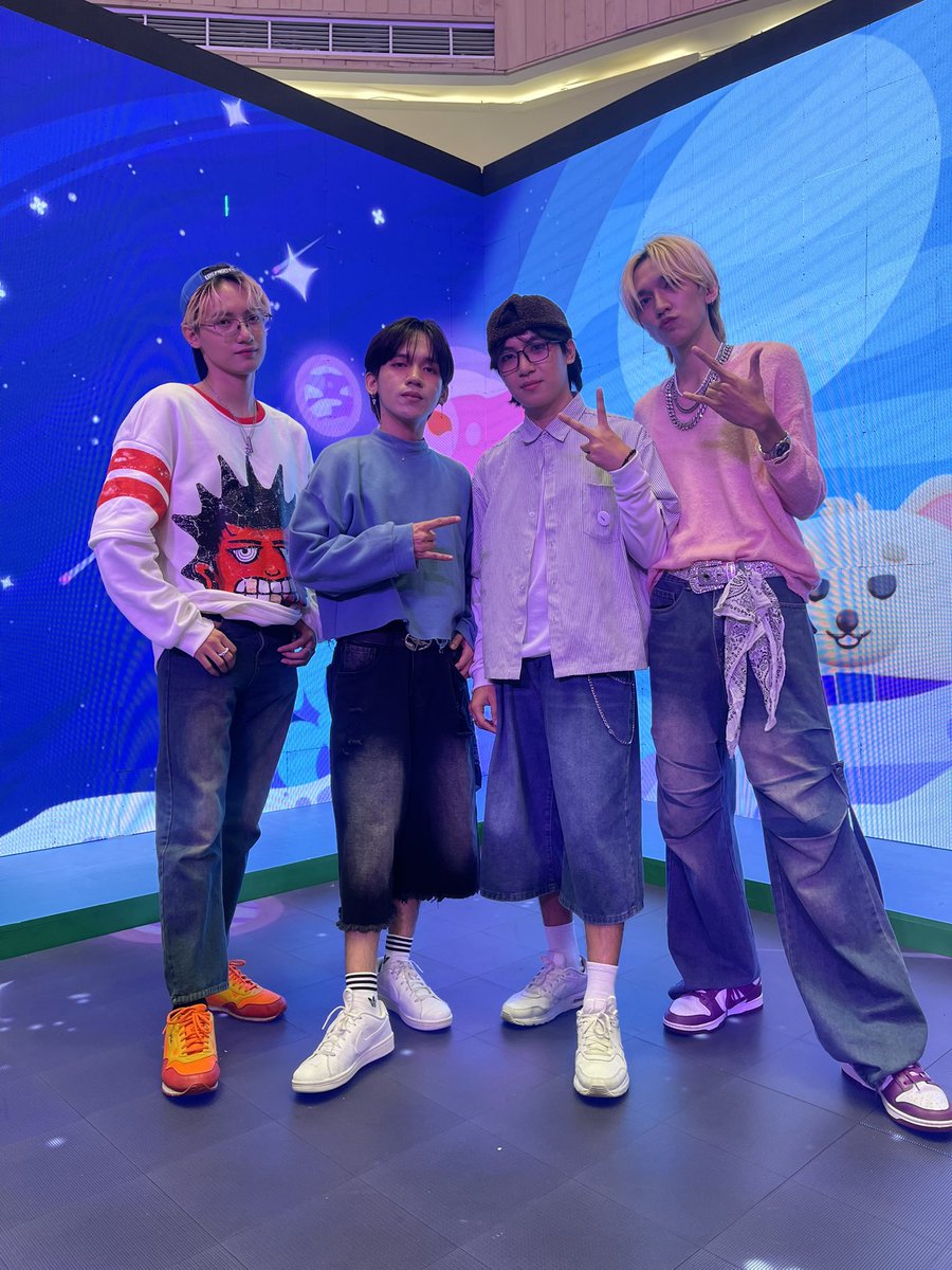 GenZixOfficial's tweet photo. [#SoulZone🎊] 

- Thank you @UMG for inviting us for this flash mob for Kpop Demon Hunters Promotion. 

#GenZix #GenZix5Seconds #KPOPDEMONHUNTERS #sajaboys https://t.co/f1j35H2oGx