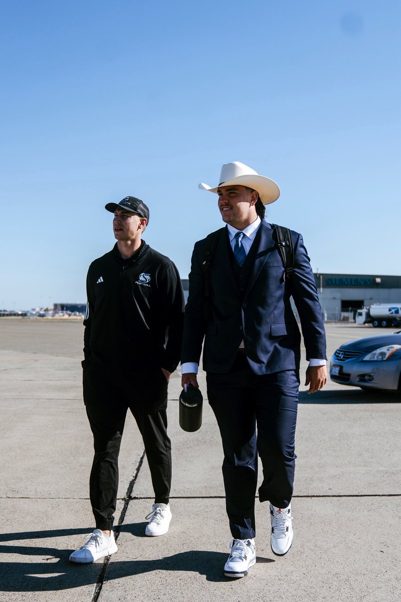 SacHornetsFB's tweet photo. 𝙏𝙃𝘼𝙉𝙆 𝙔𝙊𝙐🛫

 Huge thank you to Steve Patterson for allowing us travel in style to the Big Sky Media Day 😎

#StingersUp | #GoGoSacramento https://t.co/hqt03TQ13U
