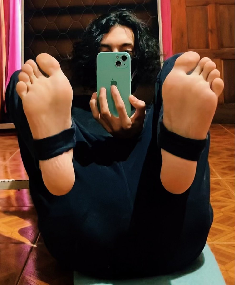 DavidM4K's tweet photo. Chupalos!!!
#feet #feetworshi̇p #feetfetısh #feetsell #foot #footfetısh #footsell #soles #malefeet https://t.co/tSM9sanB3U