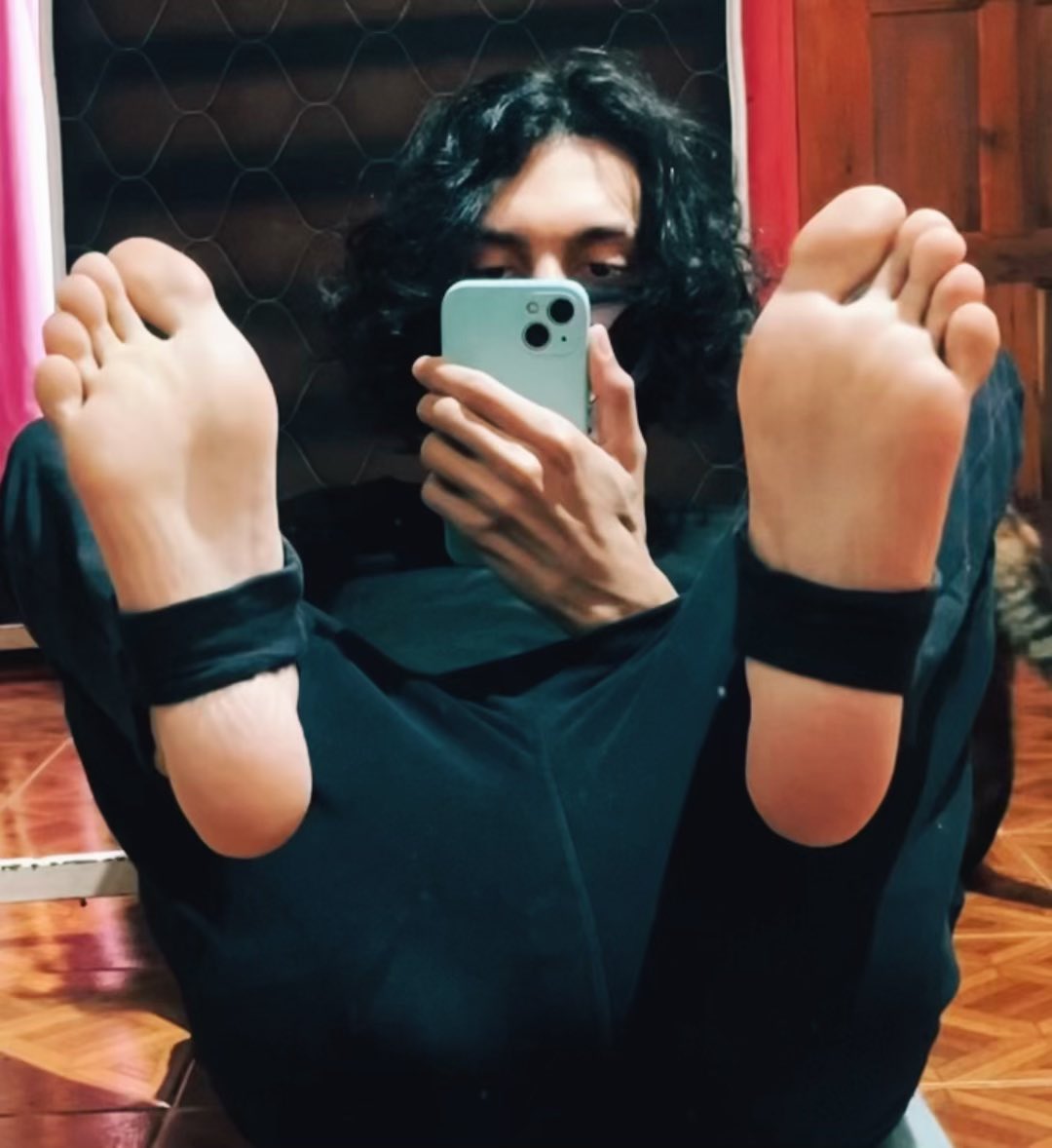 DavidM4K's tweet photo. Chupalos!!!
#feet #feetworshi̇p #feetfetısh #feetsell #foot #footfetısh #footsell #soles #malefeet https://t.co/tSM9sanB3U