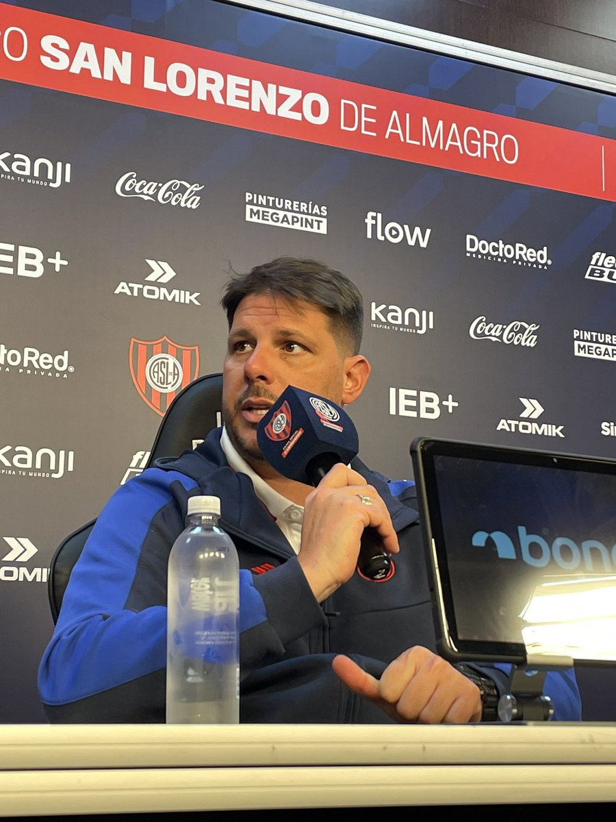 lacicloneta's tweet image. 🔵🔴 “No somos ajenos a lo que sucede en el club, por algún lado te llega. La virtud es como son estos jugadores como seres humanos. Es un grupo increíble que se quiere y protege mucho. Tienen las cosas claras”.
🗣️ Damian Ayude en conferencia. #SanLorenzo.