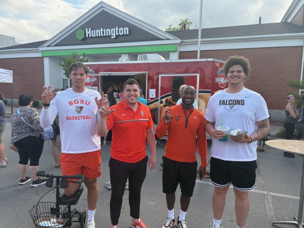 BGSUMBB's tweet image. Another great @fireflynightsbg in Bowling Green. Nothing beats being a part of a special community!
#AlwaysBG