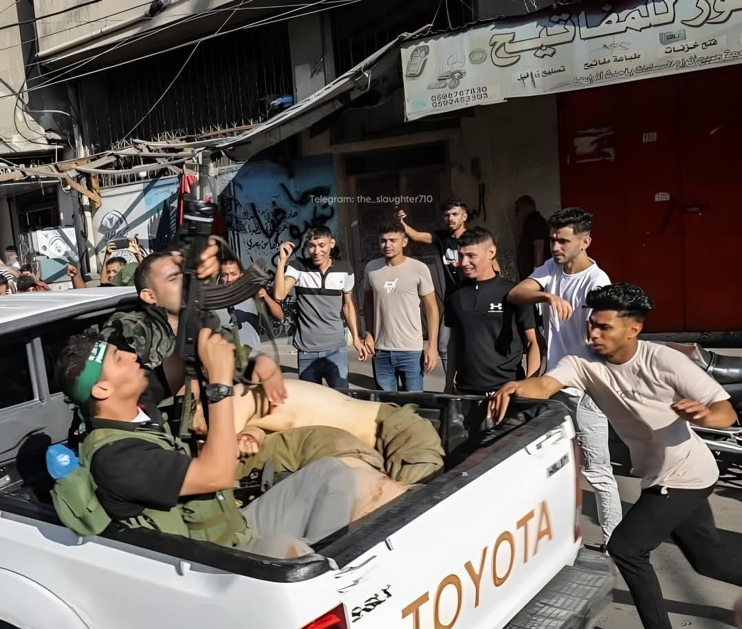 GalitPeleg's tweet image. First they slaughtered the #Jews, now they came for the #Druze. Terrorist monsters attack from #Gaza and #Syria, and again the world is silent.
shame on you for turning a blind eye again.
Shame on you!!
#Suwayda