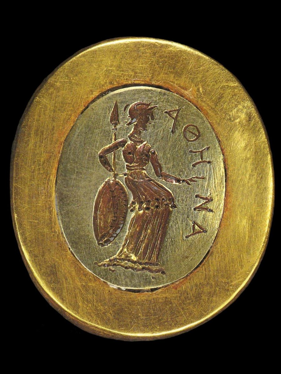 ArkeoNews's tweet image. Gold ring with silver center depicting the goddess Athena, inscribed with her name.
From Tillya Tepe, Afghanistan, 1st century AD.
A stunning blend of Hellenistic and Central Asian artistry.
📍 © Kabul Museum (National Museum of Afghanistan)
#TillyaTepe #AncientArt #Athena