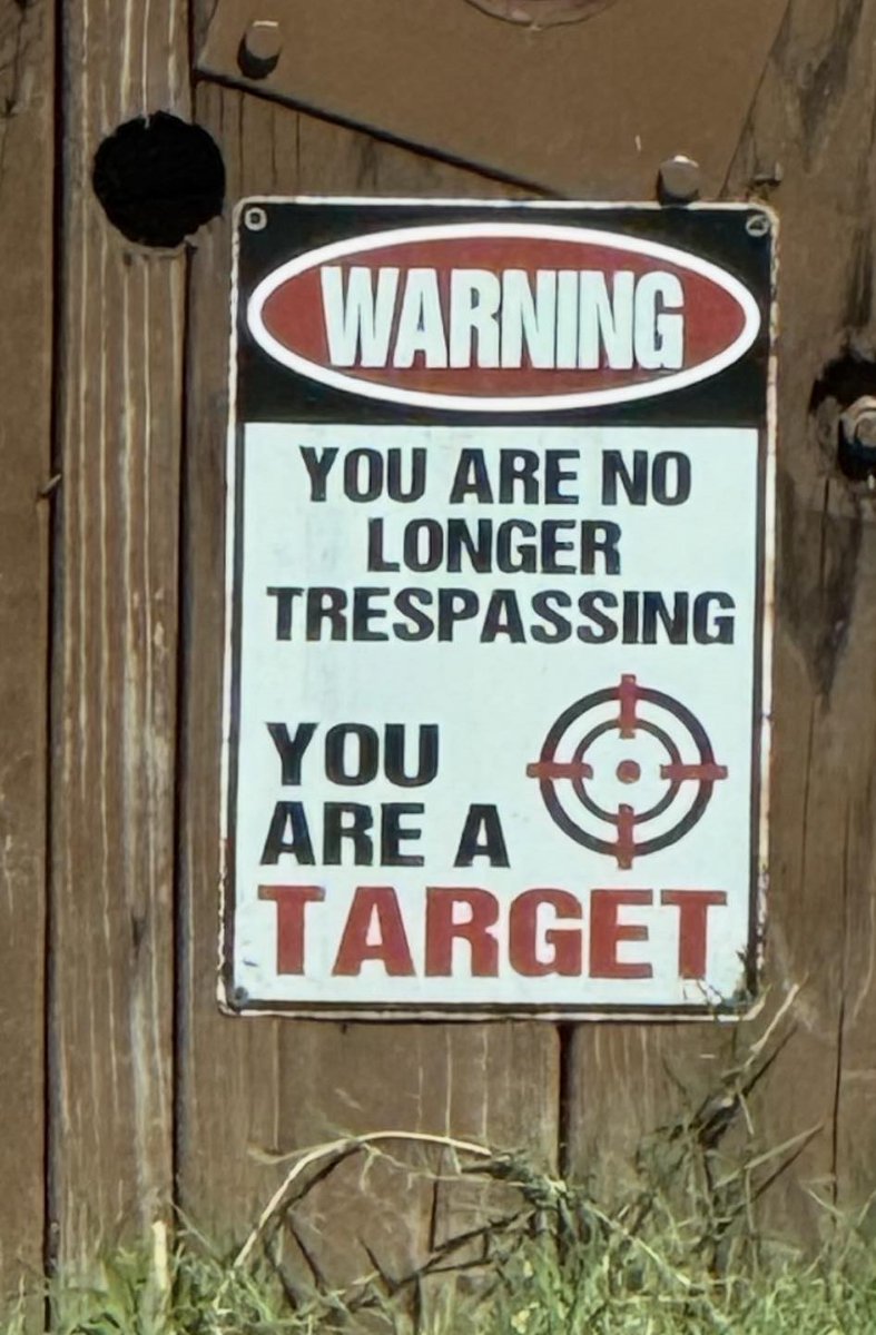 StevenLegacy411's tweet image. If you are close enough to read this sign, you shouldn't have ignored the other signs... 🤷♂️