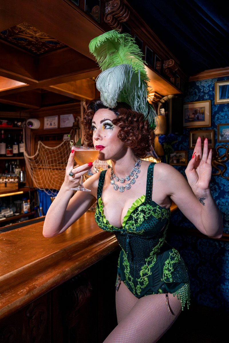 Vegas's tweet image. A @beyonce inspired cocktail?! For a limited time only, come try the “Ace of Slay” cocktail from Pier 17 Yacht Club @AbsintheVegas during the Cowboy Carter Texas Hold ‘Em line dance.👇
Thursday, July 24th at 6-8PM, outside the Green Fairy Garden at @caesarspalace.
#LasVegas…