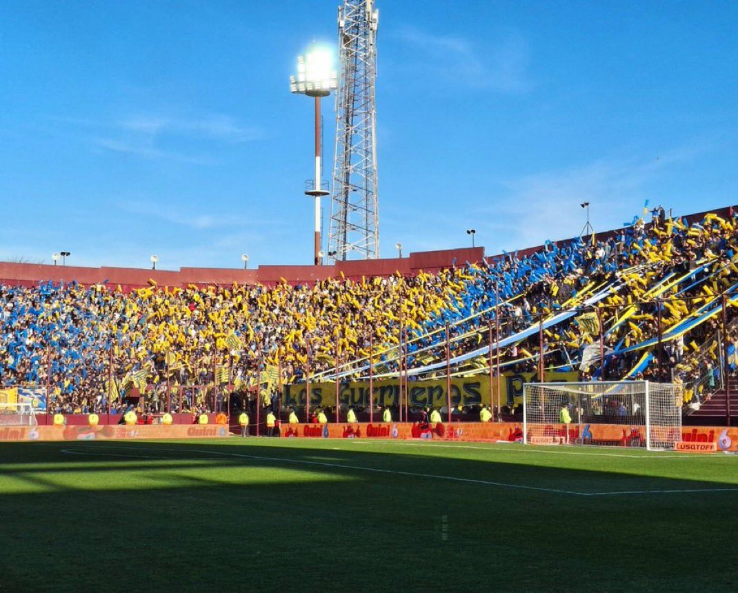 lucas_calatroni's tweet image. Flojo PT de Central, un calco de sus últimos partidos. Lovera no volvió de Santiago. Di Maria es el único que intenta ir para adelante. Una pena lo de Santi López, misma lesión que en la pretemporada. Al equipo le hace falta urgente un volante mixto.