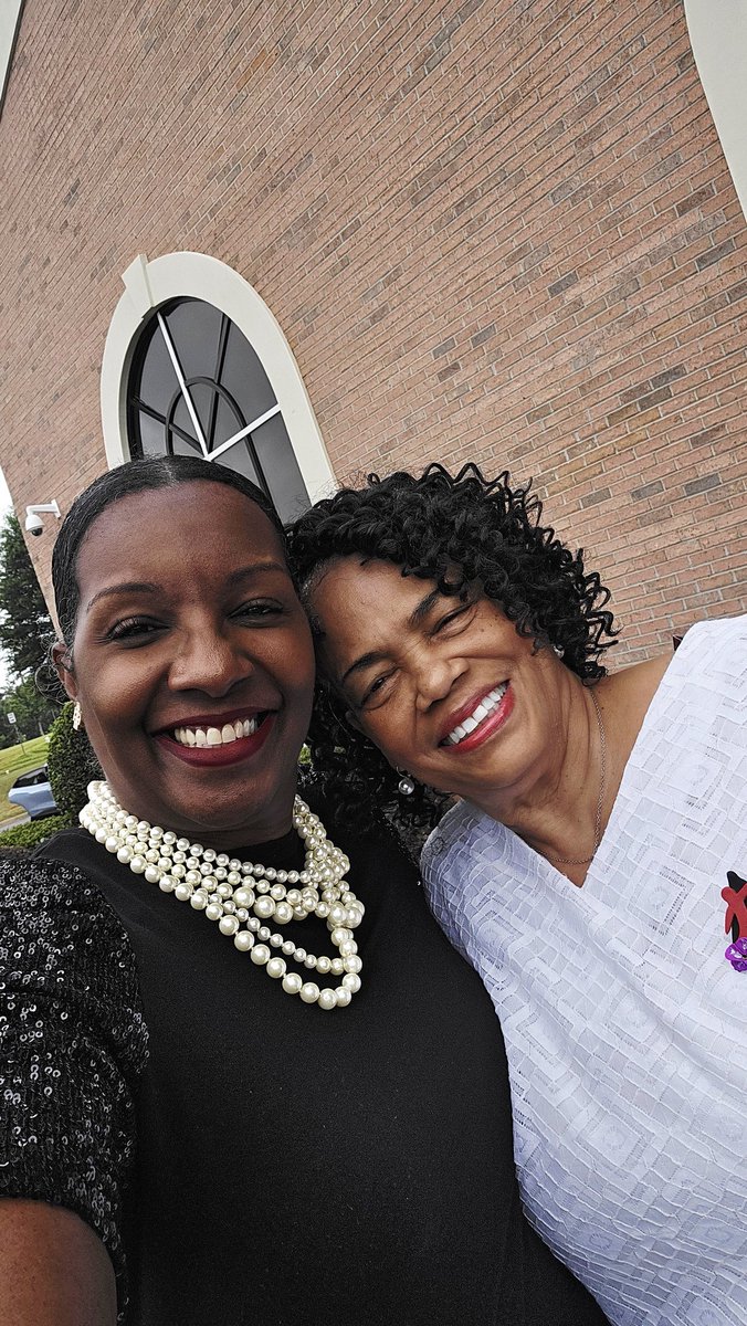 CynthiaSJewell's tweet image. Almost 30 years ago, I walked into this lady&apos;s class as a para at Eastlake ES in APS. I learned about teaching from old school teachers who didn&apos;t play around with kids. 😏 I am grateful for each person who helped me to become CEO! 💛 #FromParatoPrincipalAndBeyond #Grateful #Joy