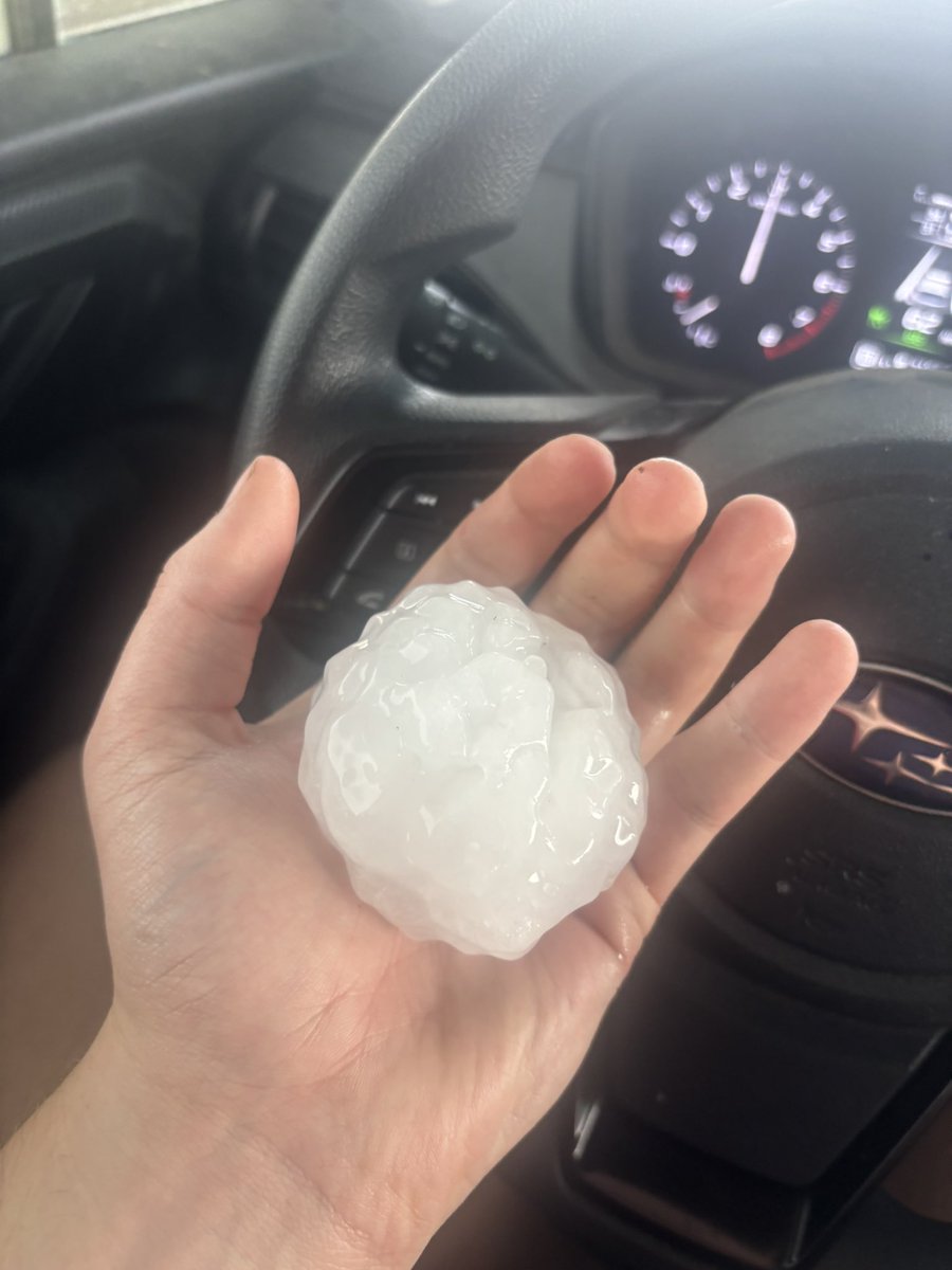 JakobWX's tweet image. Large hail falling west of Stapleton, NE unfortunately I misplaced my ruler