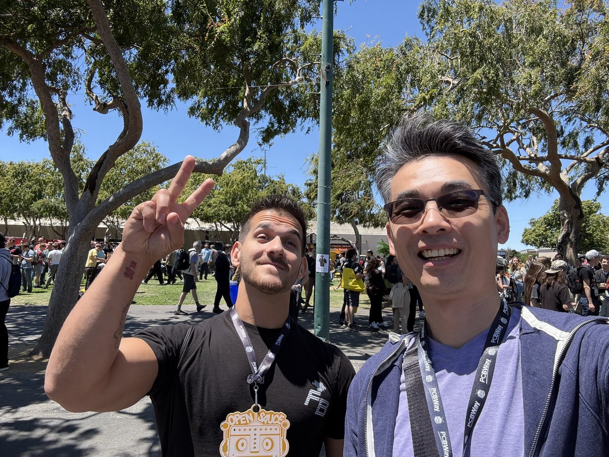 printsandplanks's tweet image. Met @frankly_built at @OpenSauceLive! Okay, really just went up to him and asked for a picture.
Anyways, nice to meet you. My name is Garrick. 😅
