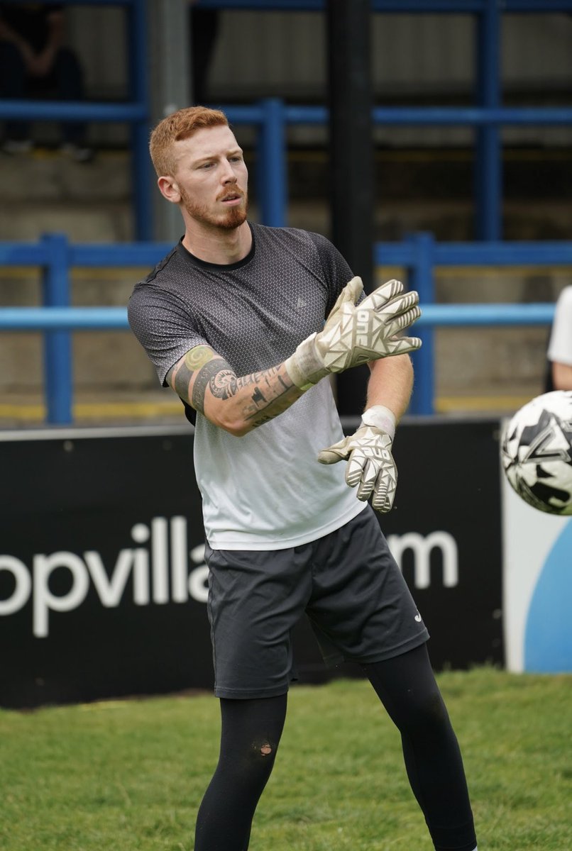 Big well done to Noah who has been in training with Dover Athletic over the past year and today was rewarded with a match day experience when they played Arsenal 🔥 
.
.
#goalkeeping #goalkeepers #kentgoalkeeping