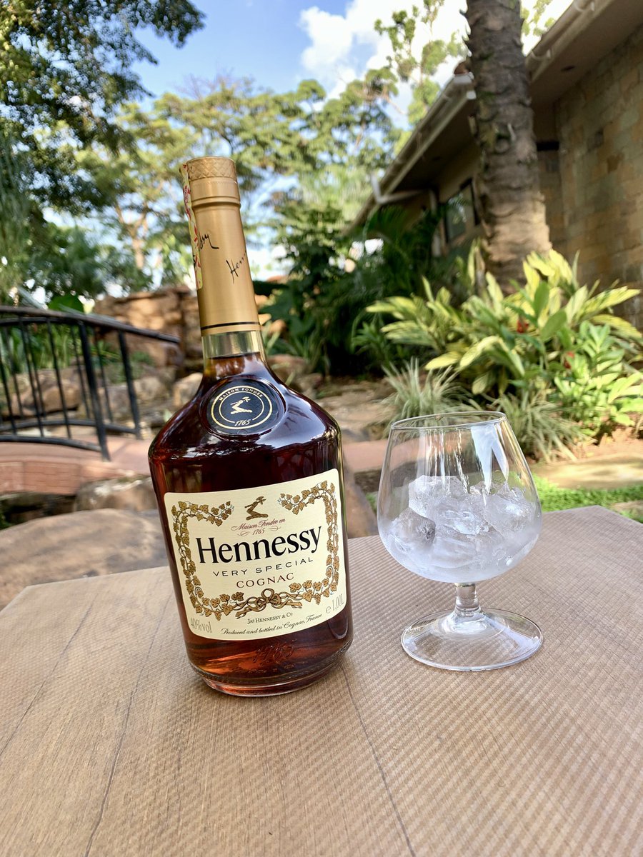 acholi_inn's tweet photo. 📍Acholi Inn Hotel | Fountain Terrace
Sippin’ Henny, vibes on full flow 🍷💦
Let the fountain dance while you unwind – elegance meets tradition in the heart of Gulu.
#AcholiInnHotel #FountainVibes #HennyMoments #GuluNights #LuxuryInTheNorth #SundownSips #TerraceChill https://t.co/WYOKbOtusQ