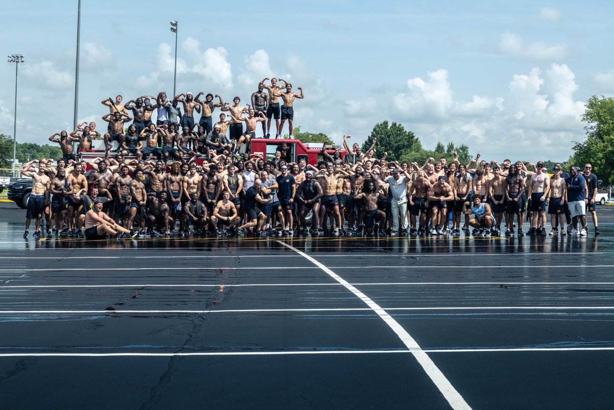 Murray State Football fans! Here is a downloadable link for the FD and Murray State day from Friday picture. You are more welcome download it watermark free on higher resolution.

drive.google.com/file/d/1q9yu-5…
