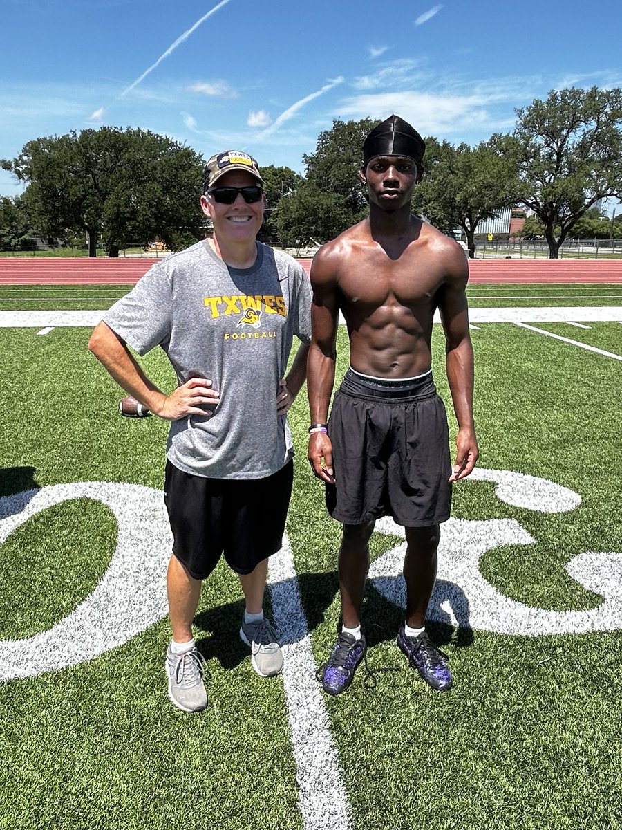 318_ca1eb's tweet image. Great camp at #texaswesleyan #rams and great conversation with @CoachWelde #db #cornerback #Rangers @CTHS_RangersFB #Staypurple