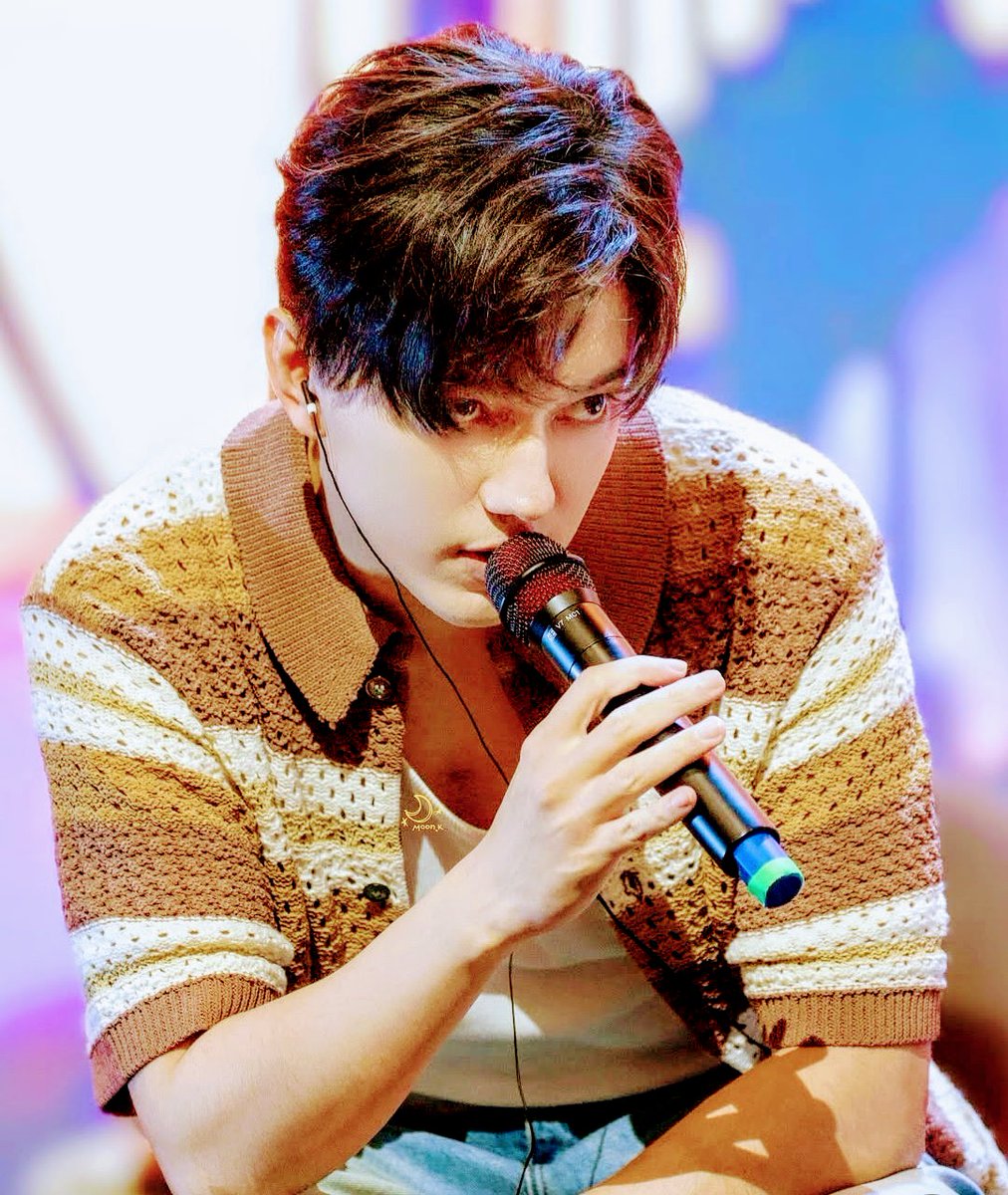 Isa🇪🇸 (@lelayandre91) on Twitter photo <a href="/Di_BreathyVoice/">Dear de Dimash</a> Cuando lo tienes tan cerca de ti como yo lo tuve en Barcelona, no hay palabras para describir la sensación que te produce su mirada, dejas de respirar y el corazón te late al mil por hora.
#DimashForever <a href="/Di_BreathyVoice/">Dear de Dimash</a> Cuando lo tienes tan cerca de ti como yo lo tuve en Barcelona, no hay palabras para describir la sensación que te produce su mirada, dejas de respirar y el corazón te late al mil por hora.
#DimashForever