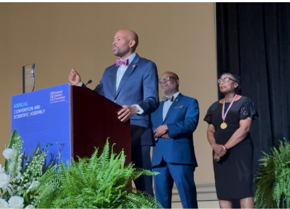 JeromeAdamsMD's tweet image. Thank you @NationalMedAssn for awarding me the Scroll of Merit- your organization’s top recognition for health leadership. I’m honored, and humbled!
#NMAChicago2025