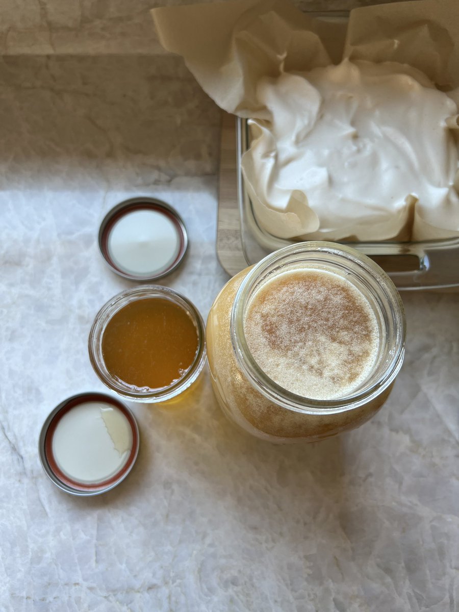 GubbaHomestead's tweet image. If your honey crystallizes, it’s a good sign!
Raw, unfiltered honey naturally crystallizes over time because it still contains pollen, enzymes, and a variety of nutrients.
Pasteurizing destroys those beneficial compounds (no surprise) to keep it smooth in the shelves.
