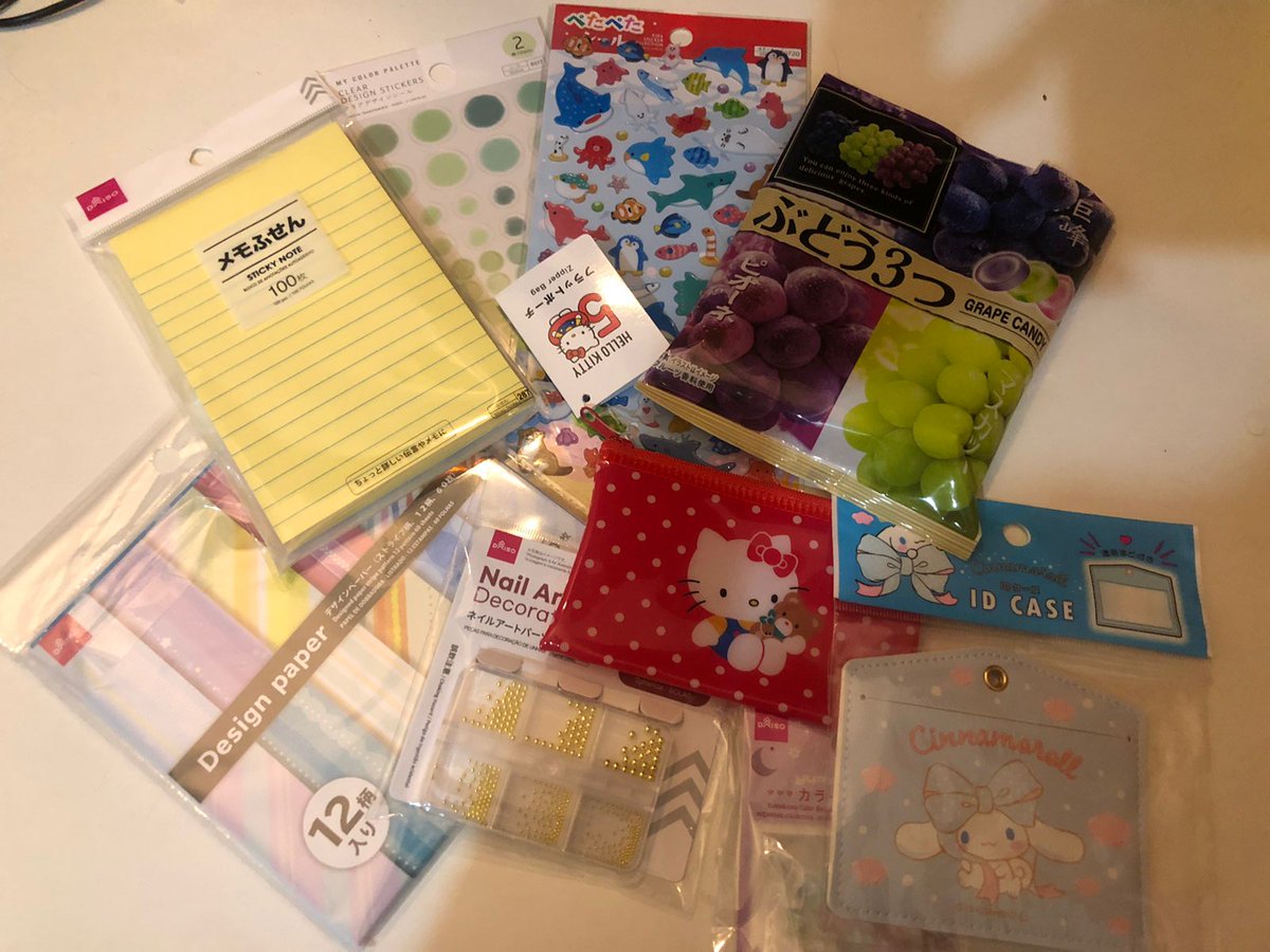 cuecadohyunjin's tweet image. olha gente minhas comprinhas da daiso