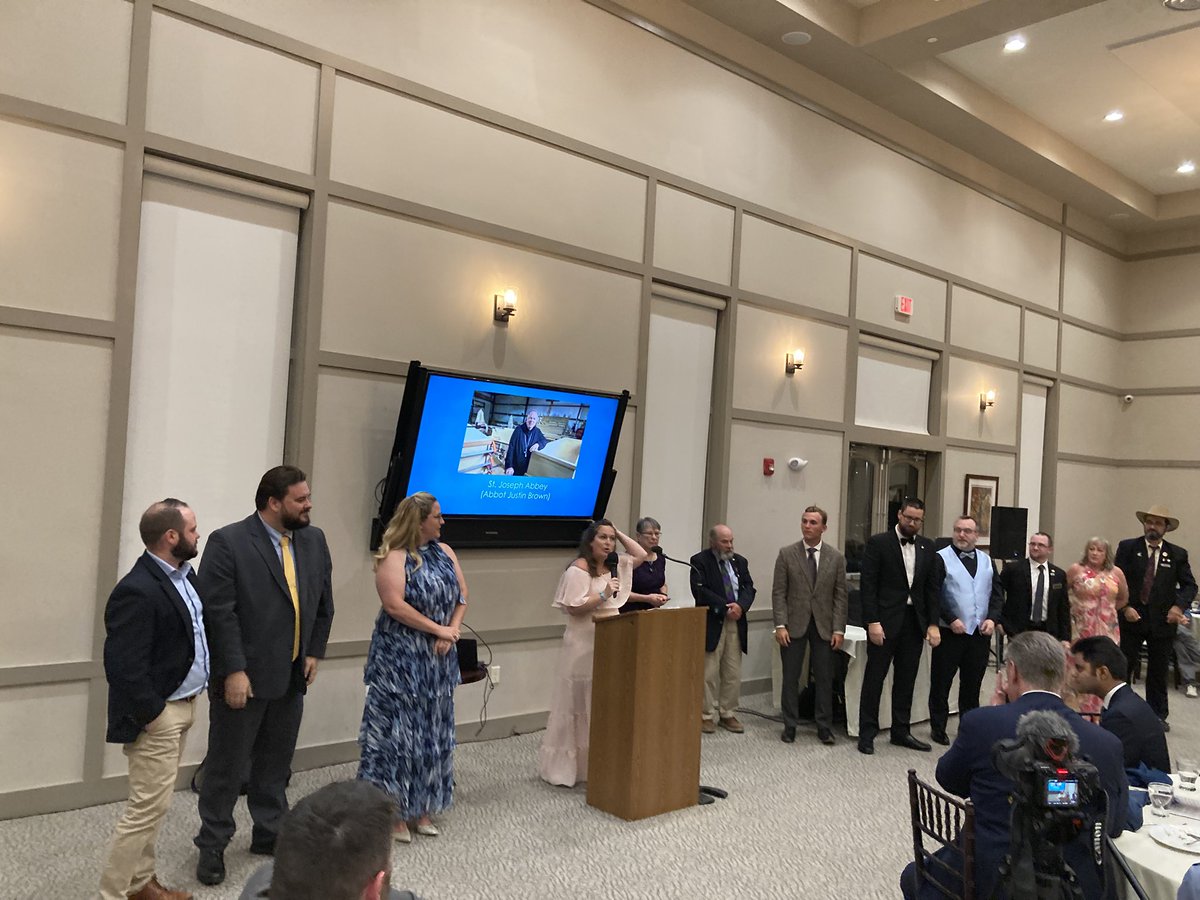 LeahCushmanNH's tweet image. With @ElliotBoutin2 representing @YALiberty at @nhliberty Liberty Dinner. A+ legislators receiving recognition and legislator of the year was awarded to @KristinNobleNH! Congratulations to the award winners and thank you for your exceptional efforts to advance Liberty in New…