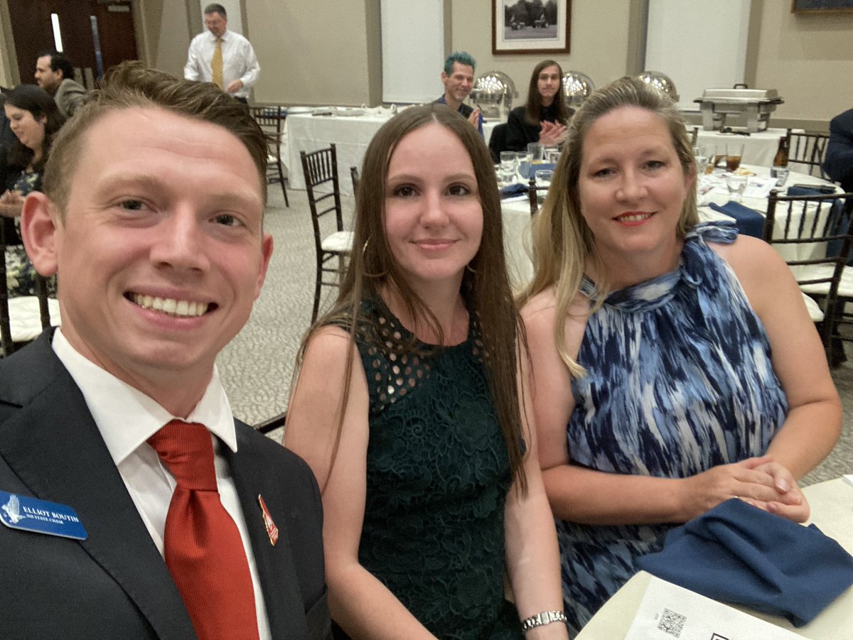LeahCushmanNH's tweet image. With @ElliotBoutin2 representing @YALiberty at @nhliberty Liberty Dinner. A+ legislators receiving recognition and legislator of the year was awarded to @KristinNobleNH! Congratulations to the award winners and thank you for your exceptional efforts to advance Liberty in New…