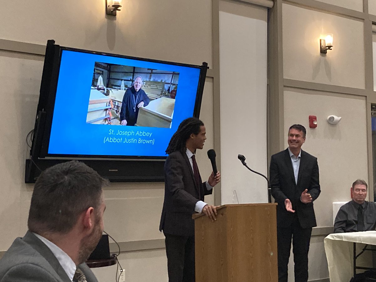 LeahCushmanNH's tweet image. With @ElliotBoutin2 representing @YALiberty at @nhliberty Liberty Dinner. A+ legislators receiving recognition and legislator of the year was awarded to @KristinNobleNH! Congratulations to the award winners and thank you for your exceptional efforts to advance Liberty in New…