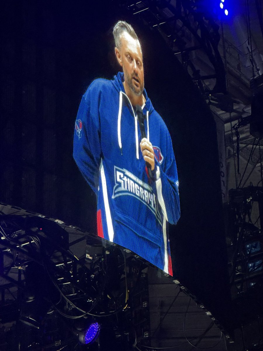 SCStingrays's tweet image. How cool is this?! Comedian @natebargatze hit the stage at the @NChasColiseum tonight rocking our Stingrays Hockey @benchclearers Windbreaker!
We were pumped to see him repping the Rays— grab the same look at the link below!
🛍️ bit.ly/44P9Lcd