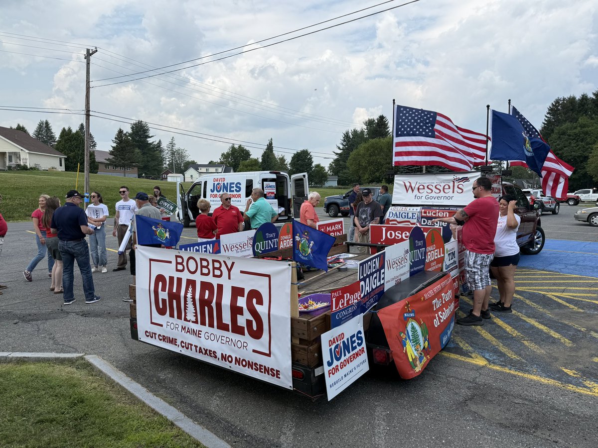 Robert_Wessels's tweet image. What a beautiful day for a parade! I even got some fresh Aroostook County potatoes on this trip!